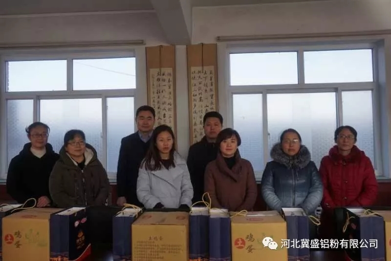 河北張立謙每年為家鄉小學(xué)老師發(fā)慰問(wèn)品