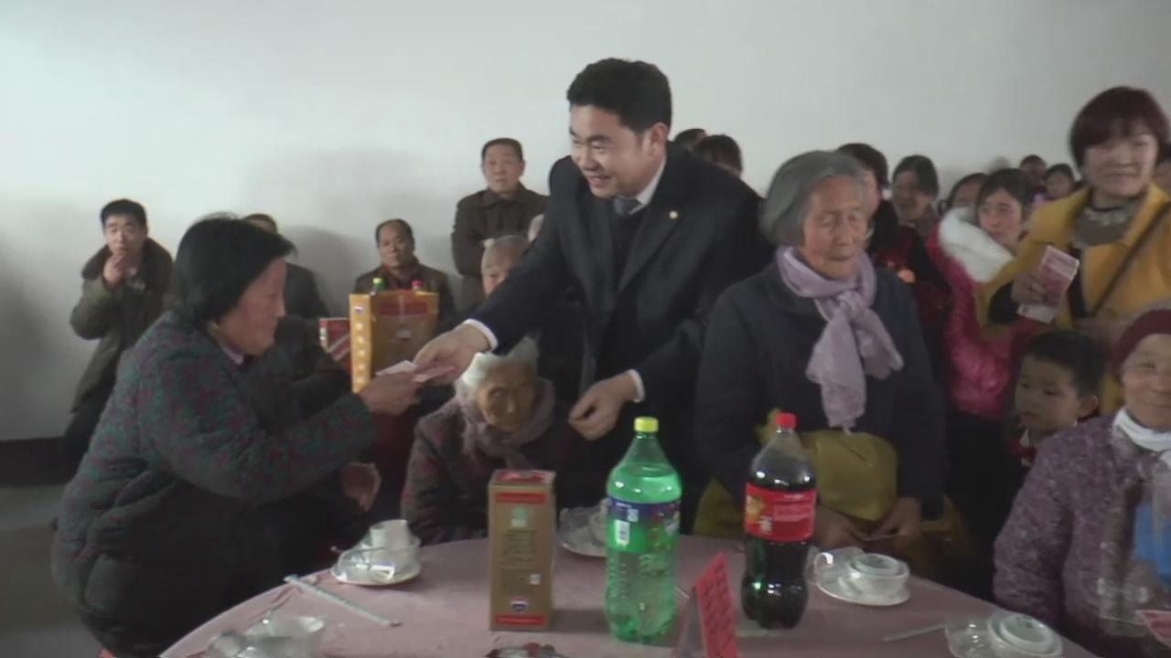 河北張立謙為企業(yè)80歲以上老人發(fā)錢(qián)